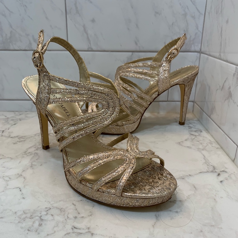 Cute fun and flirty heels! Perfect for prom ✨